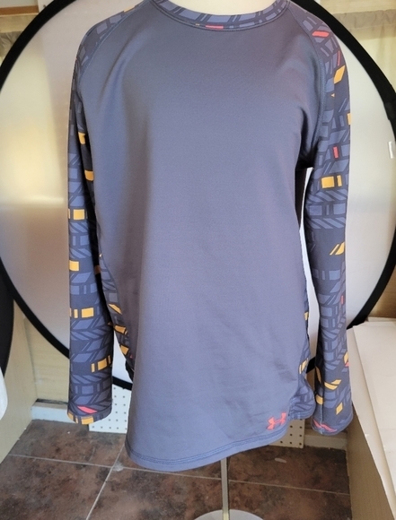 Under Armour youth XL boys long sleeve sweatshirt‎ - Picture 1 of 6